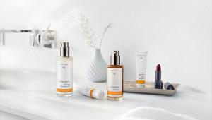 Dr. Hauschka Soins de base quotidiens en trois étapes Dr. Hauschka Soins de base quotidiens en trois étapes